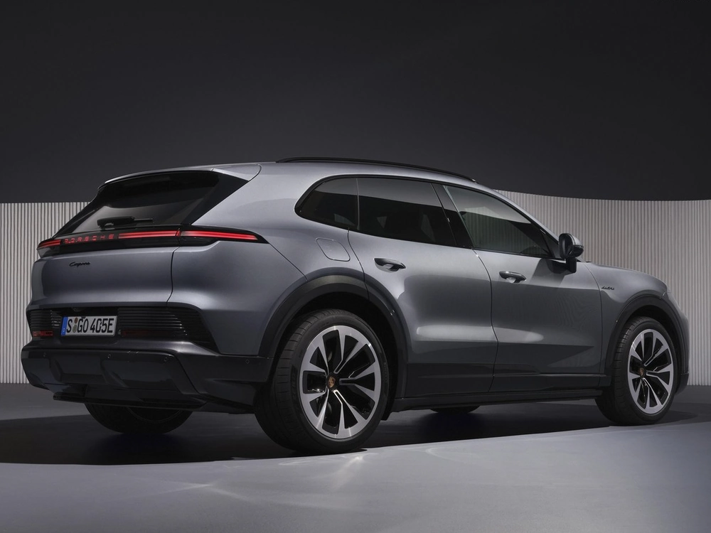Porsche Cayenne S Electric görseli 1