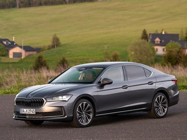 Skoda Superb 1.5 Sportline görseli 1