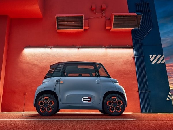 Citroen Ami Dark Side görseli 2