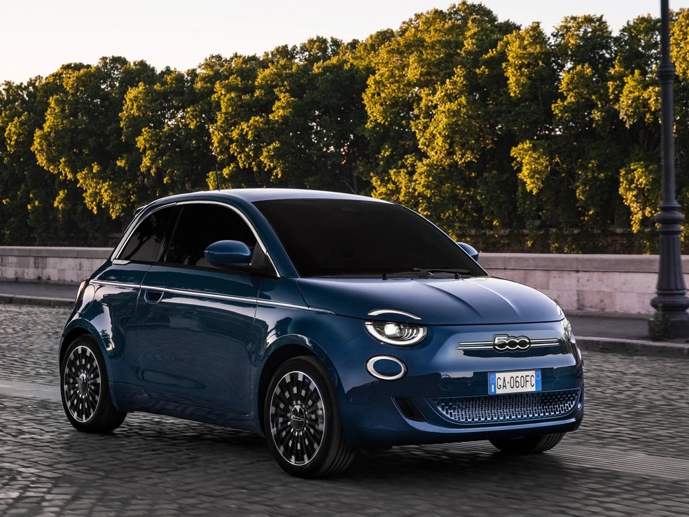 Fiat 500e Giorgio Armani görseli 2