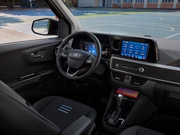 Ford Tourneo Courier 1.0 Titanium görseli 2