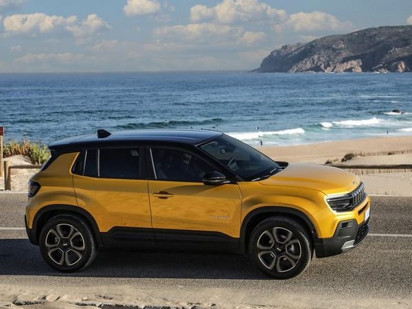 Jeep Avenger 4xe 1.2 Overland görseli 2