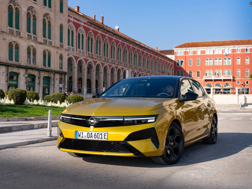 Opel Astra 1.5d Edition görseli 2