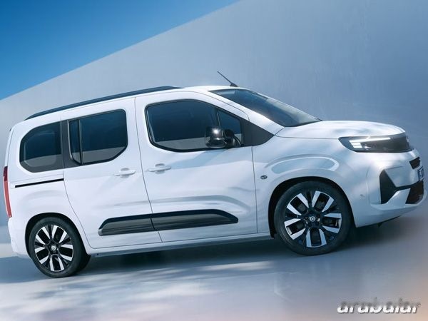 Opel Combo 1.5 Essential AT görseli 2