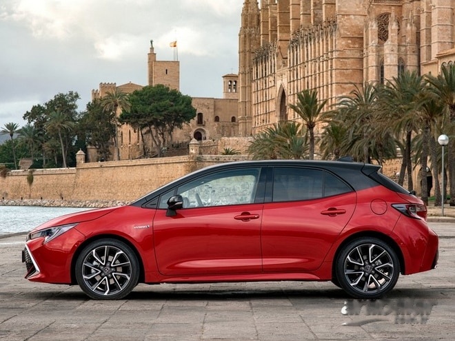 Toyota Corolla HB 1.8 GR Sport görseli 2