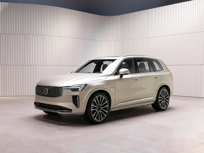 Volvo XC90 B5 AWD görseli 2