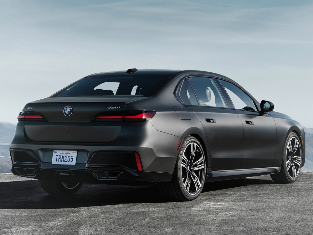 BMW 7 Serisi 740d görseli 3