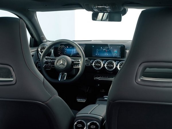 Mercedes A Serisi 45 S görseli 3
