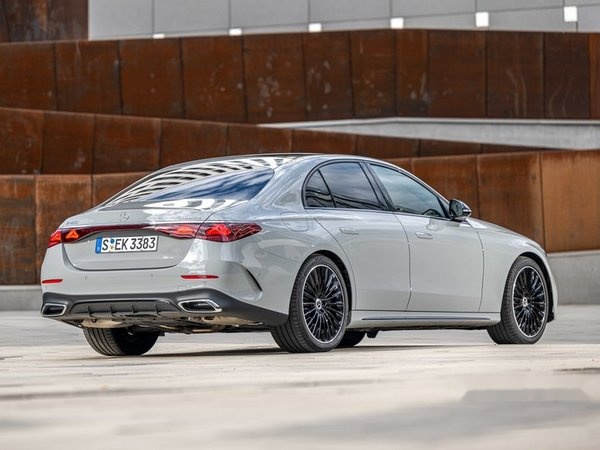 Mercedes E Serisi 180 9G-TRONIC görseli 3