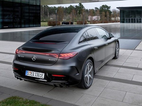 Mercedes EQE 280 AMG görseli 3