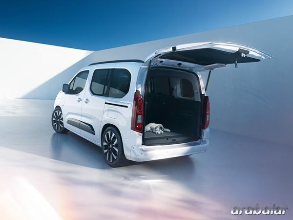 Opel Combo 1.5 Essential AT görseli 3