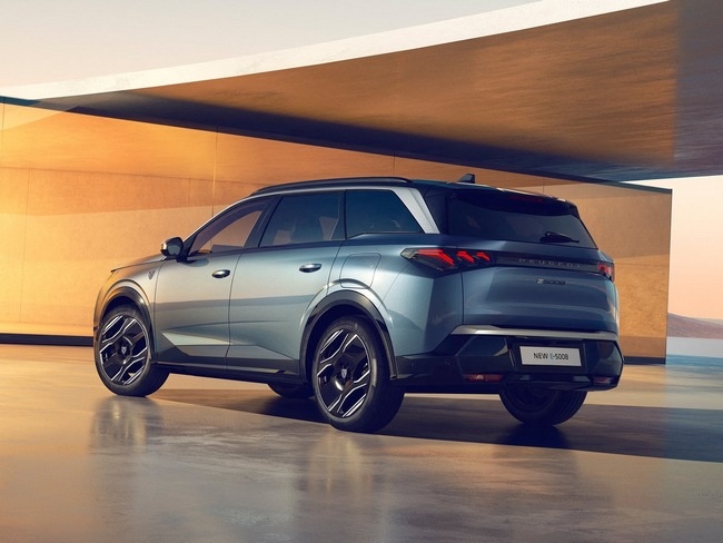 Peugeot 5008 Allure görseli 3