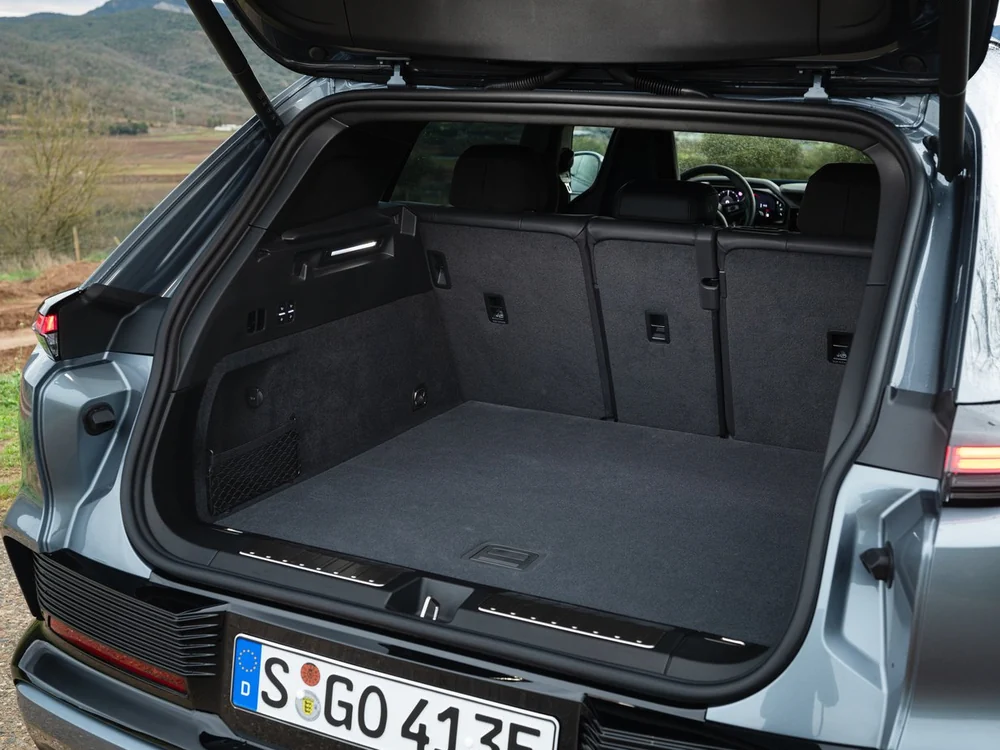 Porsche Cayenne Electric görseli 3