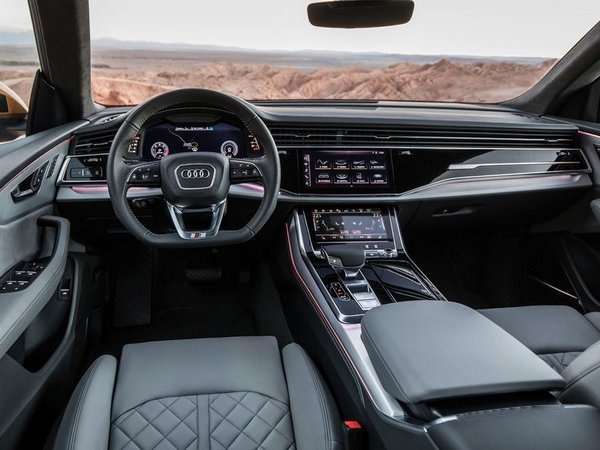 Audi Q8 45 TFSI görseli 4