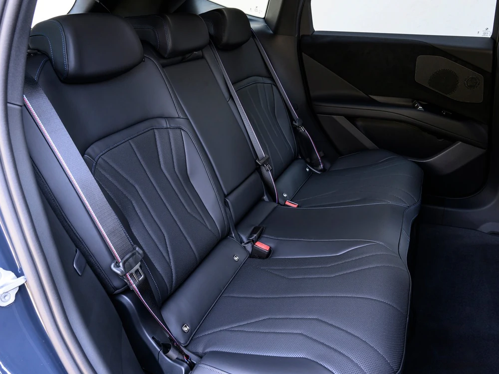 BMW iX3 50 xDrive görseli 4