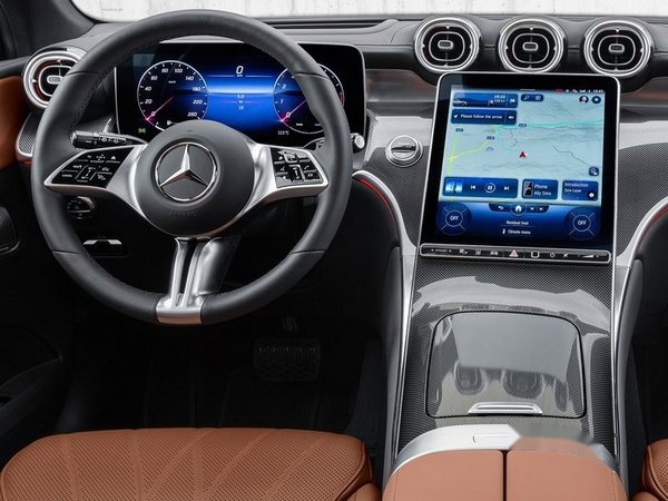 Mercedes GLC 300d AMG görseli 4