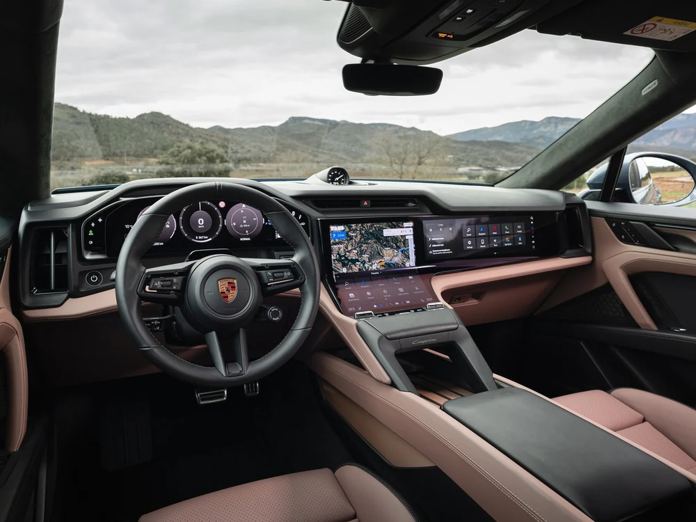 Porsche Cayenne S Electric görseli 4