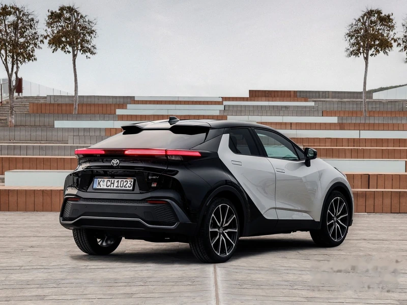 Toyota C-HR 1.8 GR Sport görseli 4