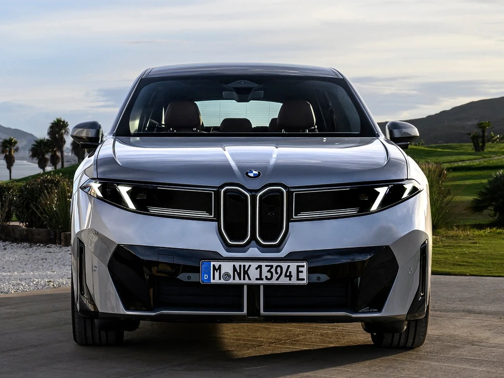 BMW iX3 50 xDrive görseli 5