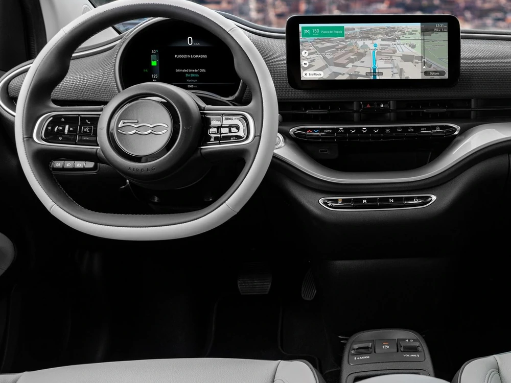 Fiat 500e Giorgio Armani görseli 5