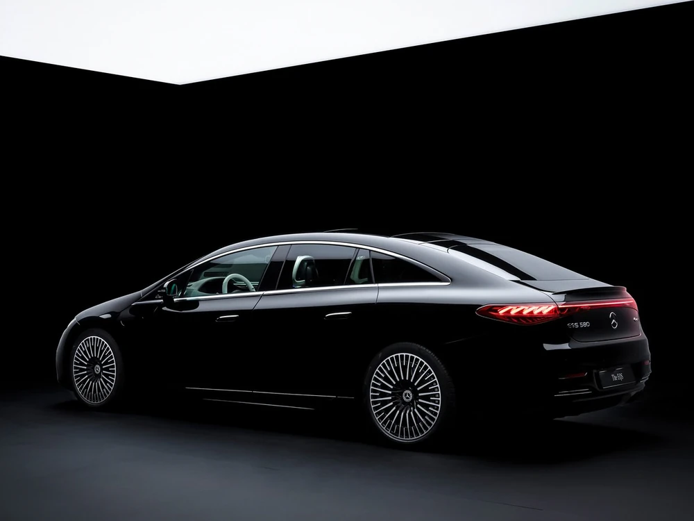 Mercedes EQS 450 4Matic görseli 5