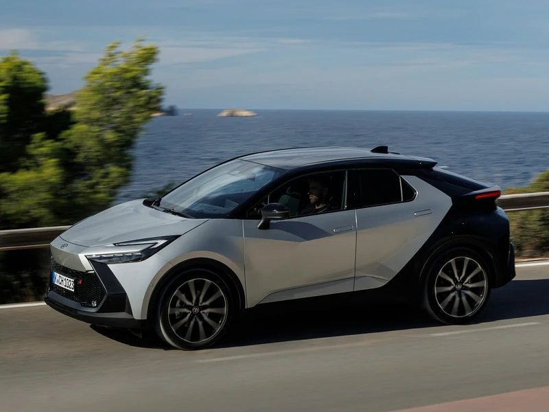 Toyota C-HR 1.8 GR Sport görseli 5