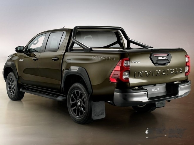 Toyota Hilux 2.4 GR Sport 4×4 görseli 5