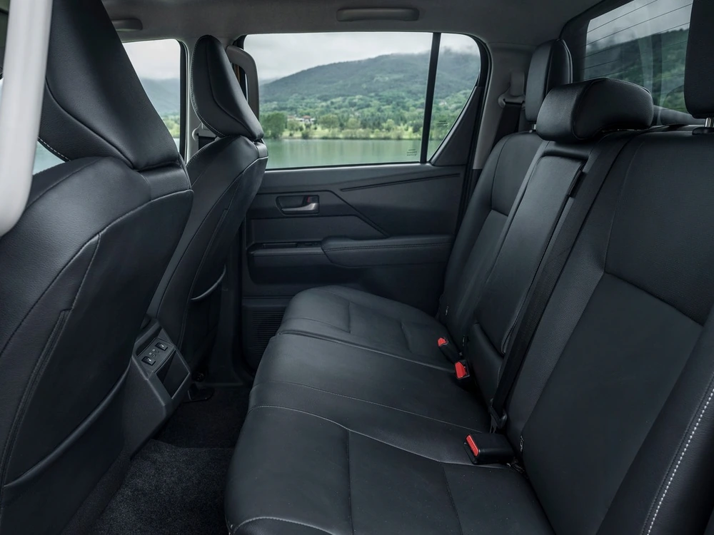Toyota Hilux 2.8 Invicible görseli 5