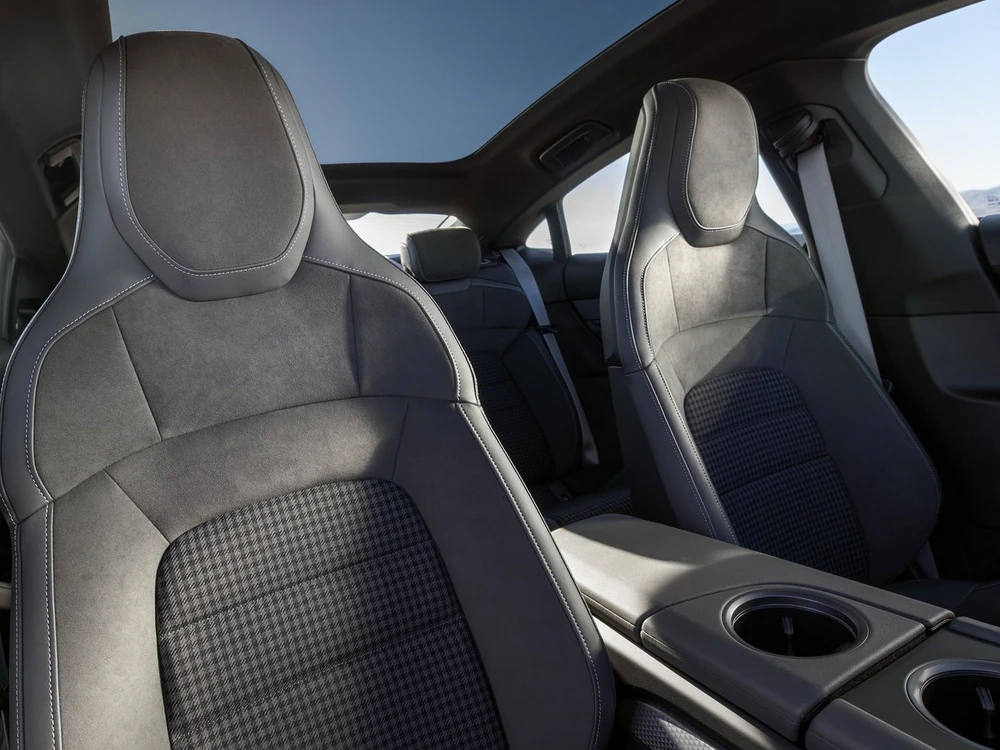 Porsche Taycan 4S Cross Turismo görseli 6