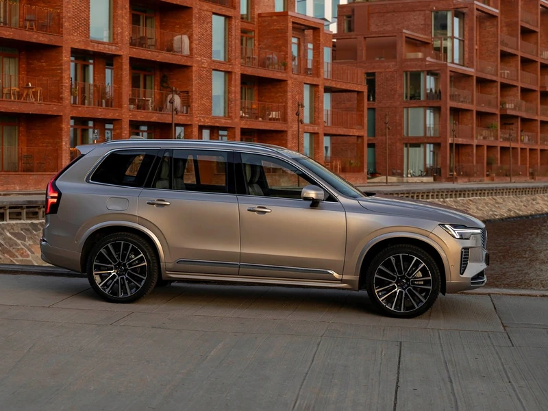 Volvo XC90 T8 AWD görseli 6