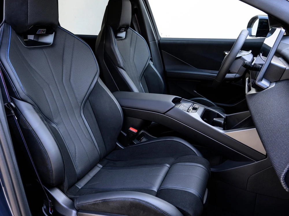 BMW iX3 50 xDrive görseli 7