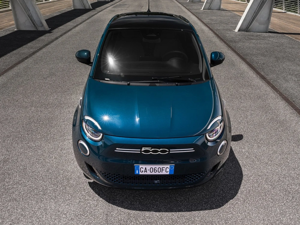 Fiat 500e Giorgio Armani görseli 7